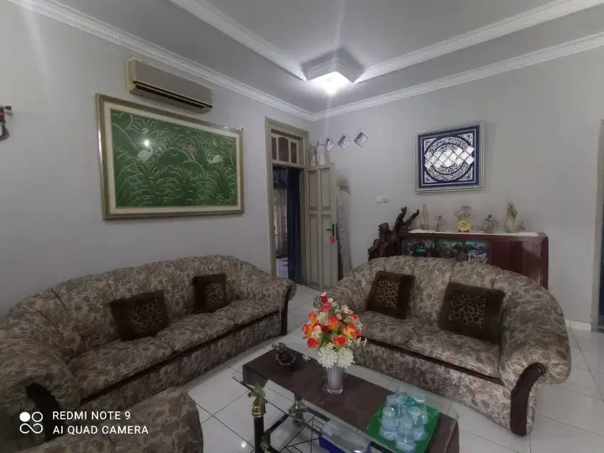 Rumah hook bangunan lama terawat lokasi bagus batununggal