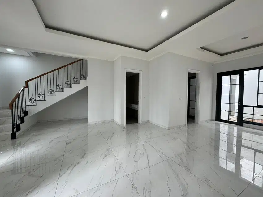 Hot Unit! Rumah Mewah dengan Lift di Cluster Winona, Alam Sutera
