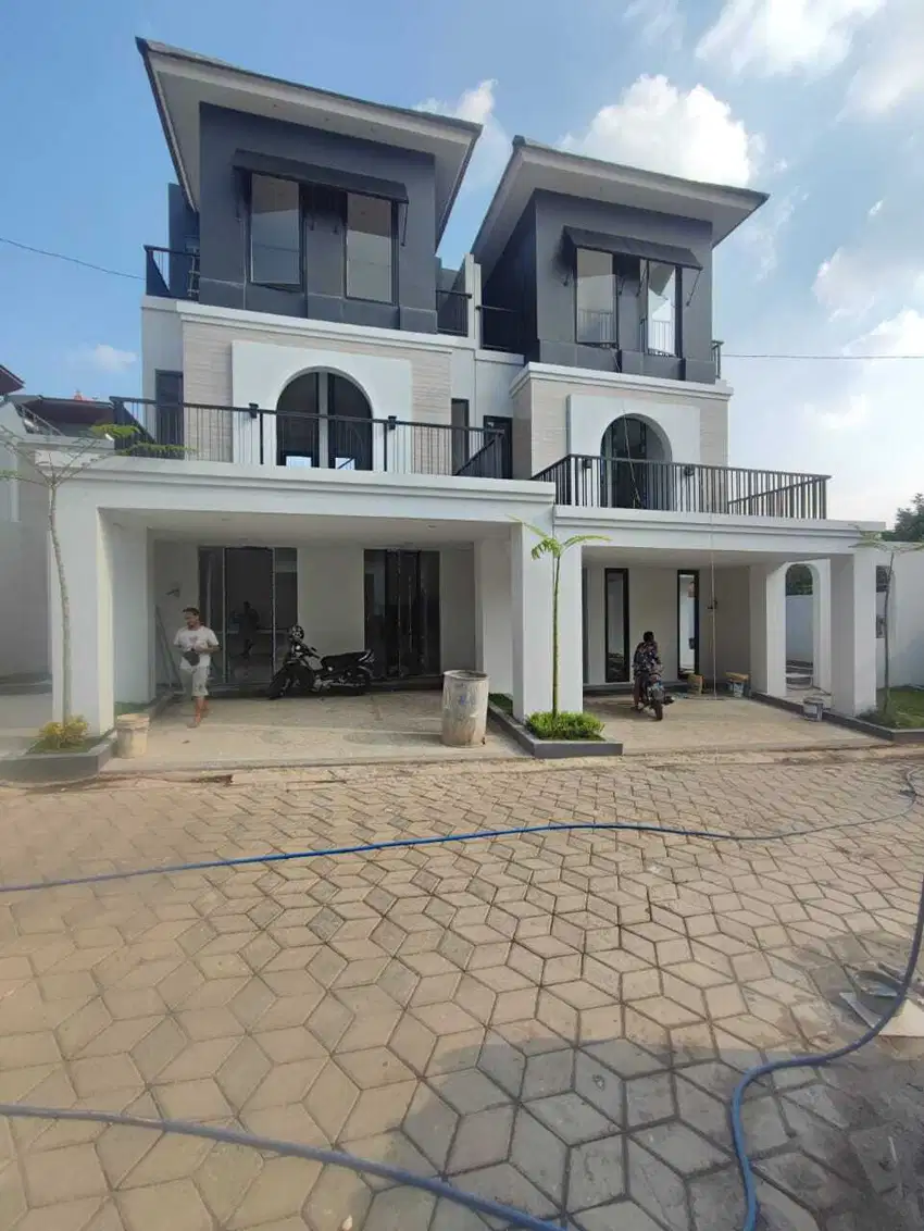 Rumah 3 lantai banyumanik kota semarang