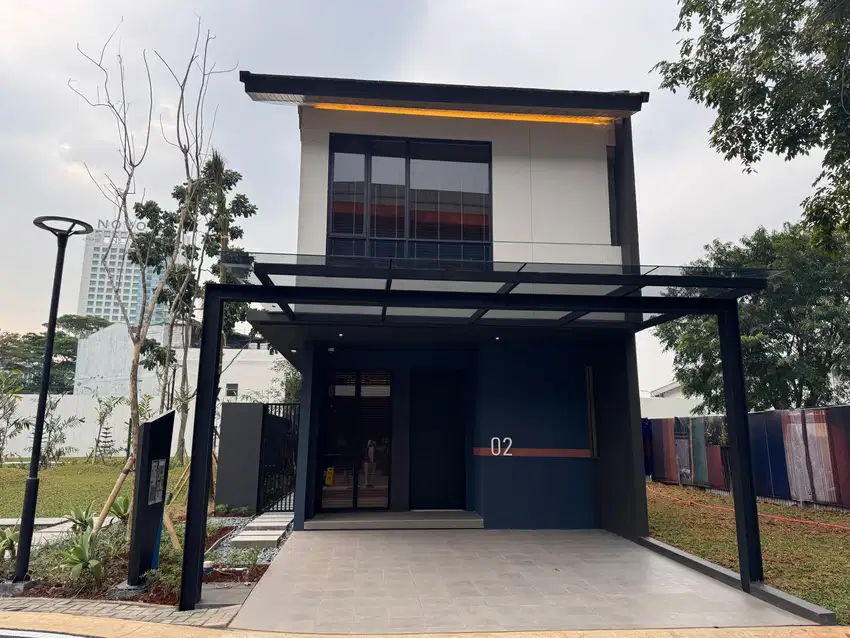 Rumah 2 lantai bagus di depan mall TangCity kota Tangerang