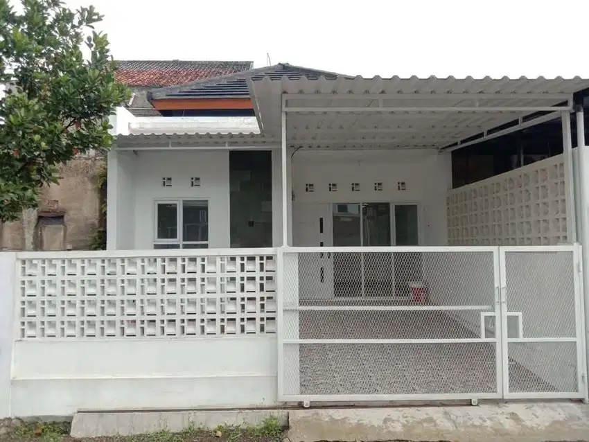di jual rumah dengan konsep modern pinggir jalan provinsi