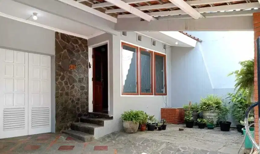 Rumah Nyaman di Cikutra dekat RS Santo Yusup