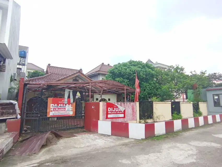 Rumah Tua di Perum Lembah Hijau Residence Larangan Tangerang