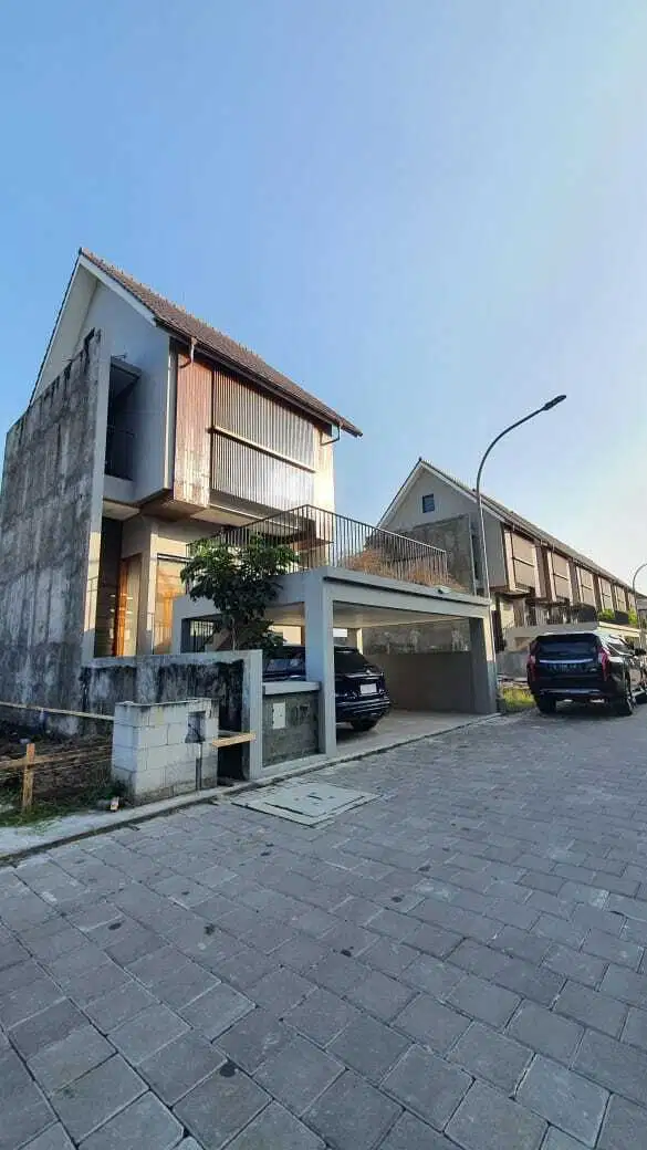 Rumah townhouse Singopuran Kartasura barat UMS solo