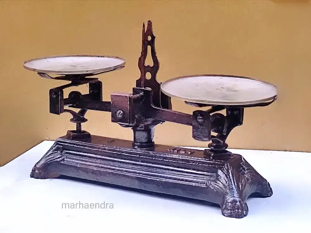 Timbangan periode art Nouveau kolonial Belanda