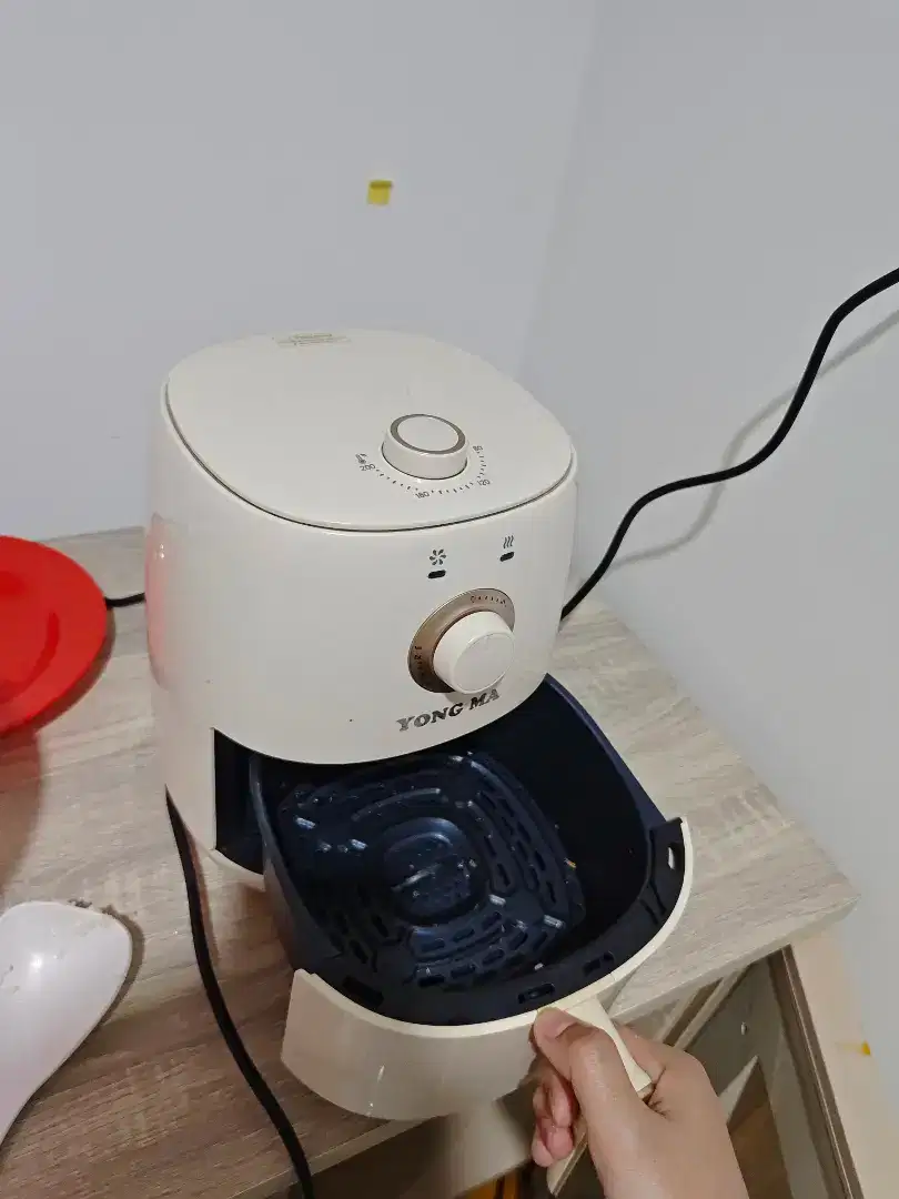Yong Ma Air Fryer Magic Fryer YMF

101 (2.4 Liter)