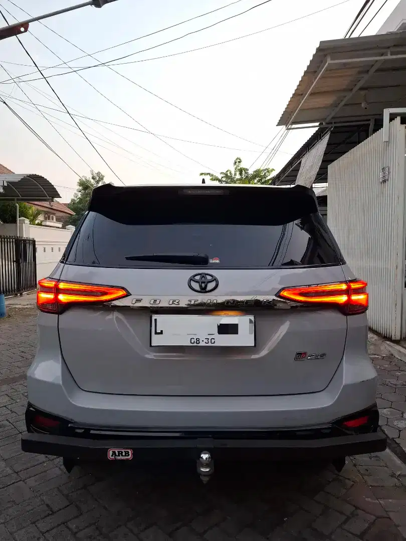 Fortuner VRZ 2.8 GR Sport 2022 AT Matic Hitam 4x2 Diesel Solar