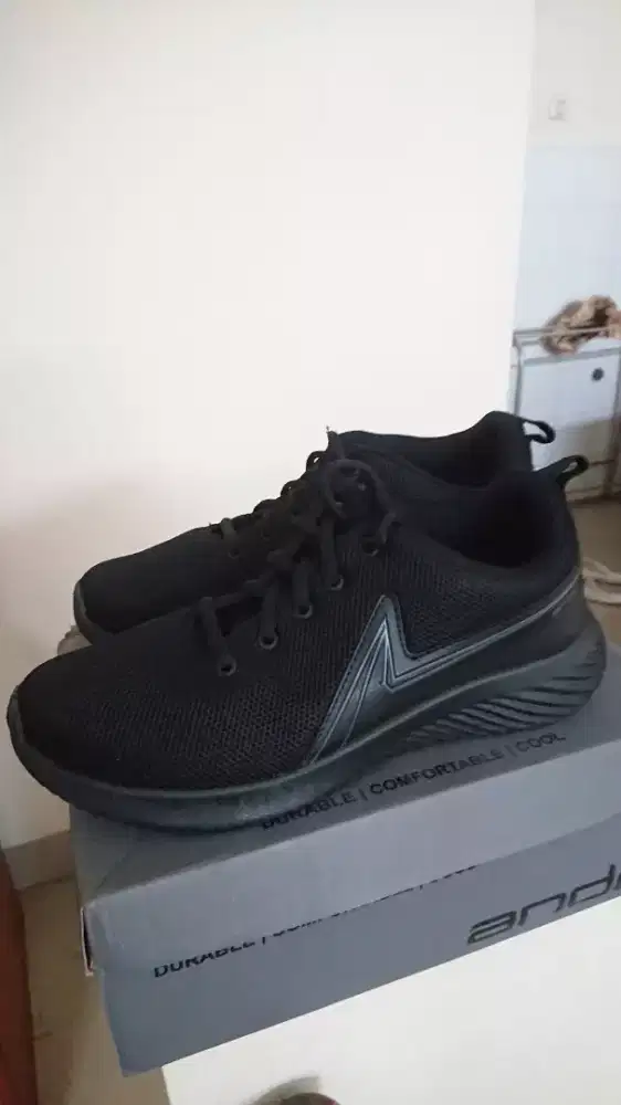 Sepatu Sneakers Casual Ando Boaz Hitam Size 42 Second Like New