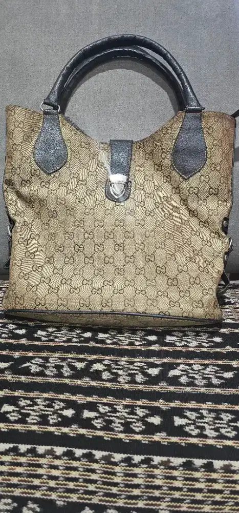Tas jinjing g**ci