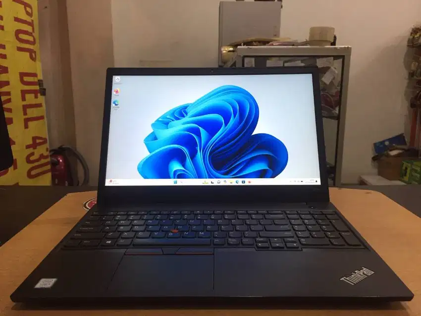 Laptop Lenovo ThinkPad E580 Core i5gen8 Ram 16GB SSD 256GB 15in Mulus