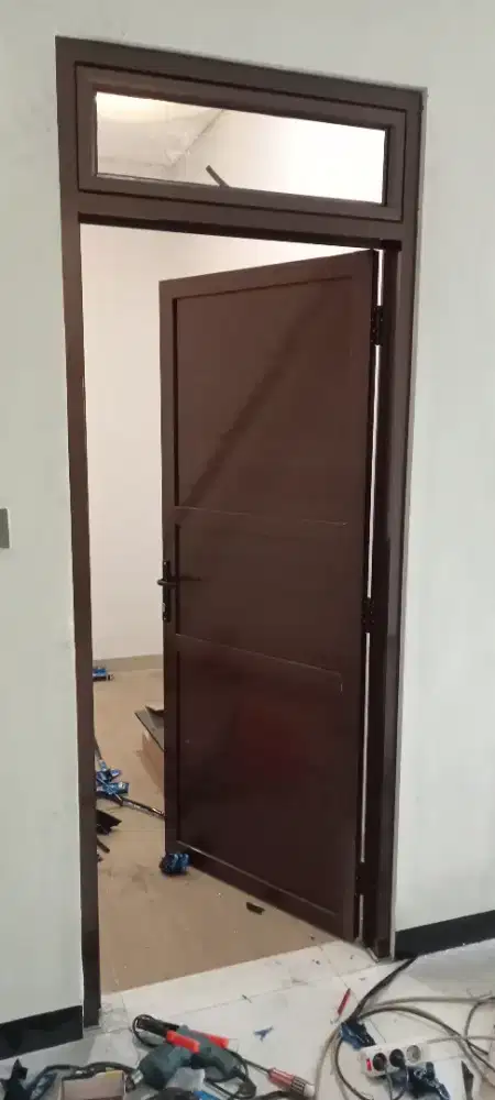 Pintu alumunium minimalis