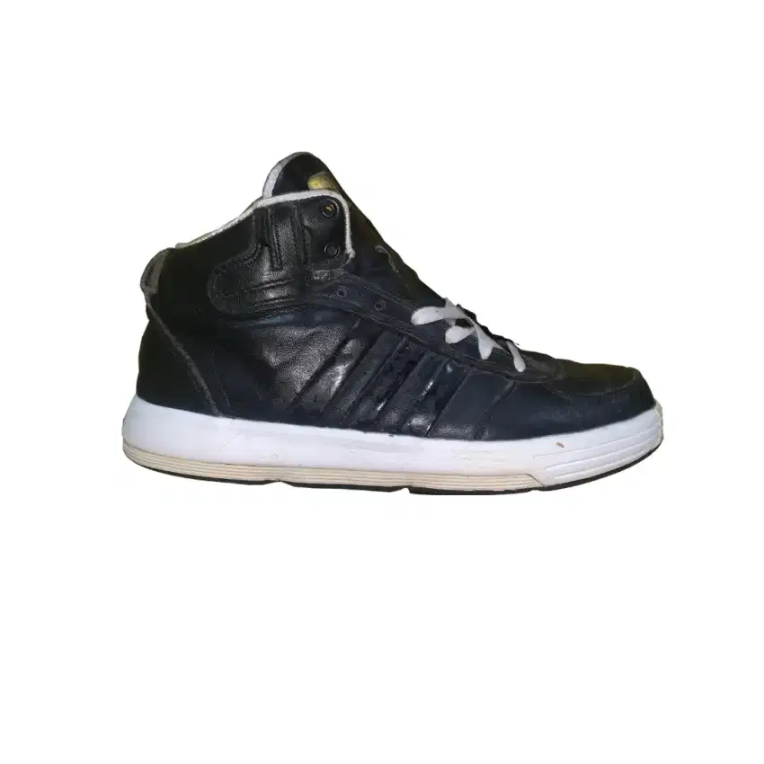 Sepatu sneakers pria