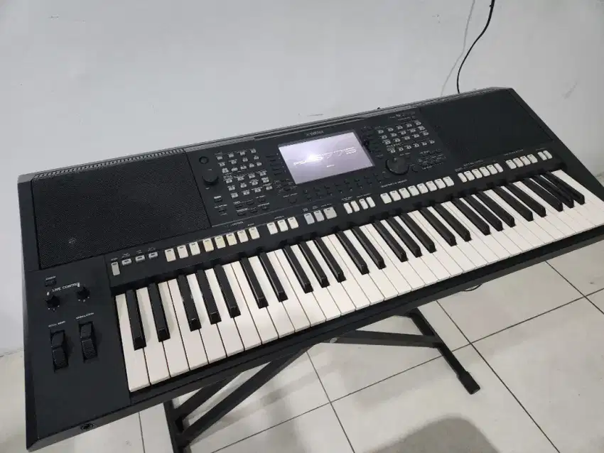 Keyboard Yamaha PSR S775 + Sampling Istimewa