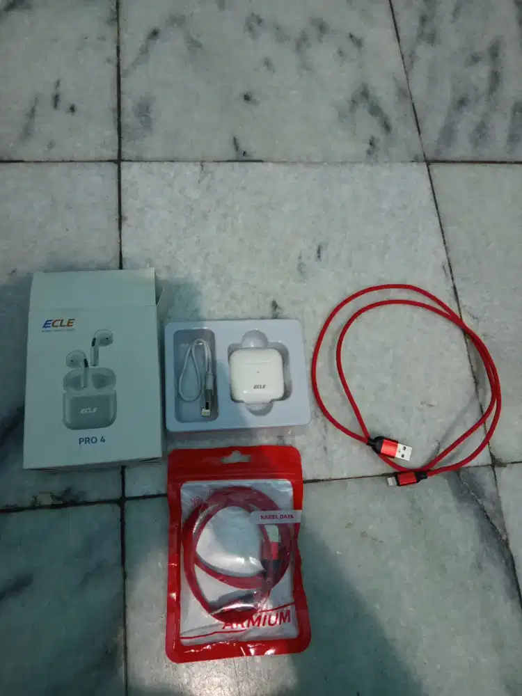 earbuds merk ecle, tipe pro 4