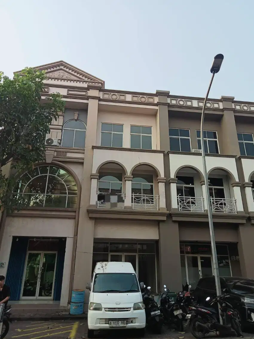 Disewakan Ruko siap pakai di Grand Galaxy cocok untuk kantor