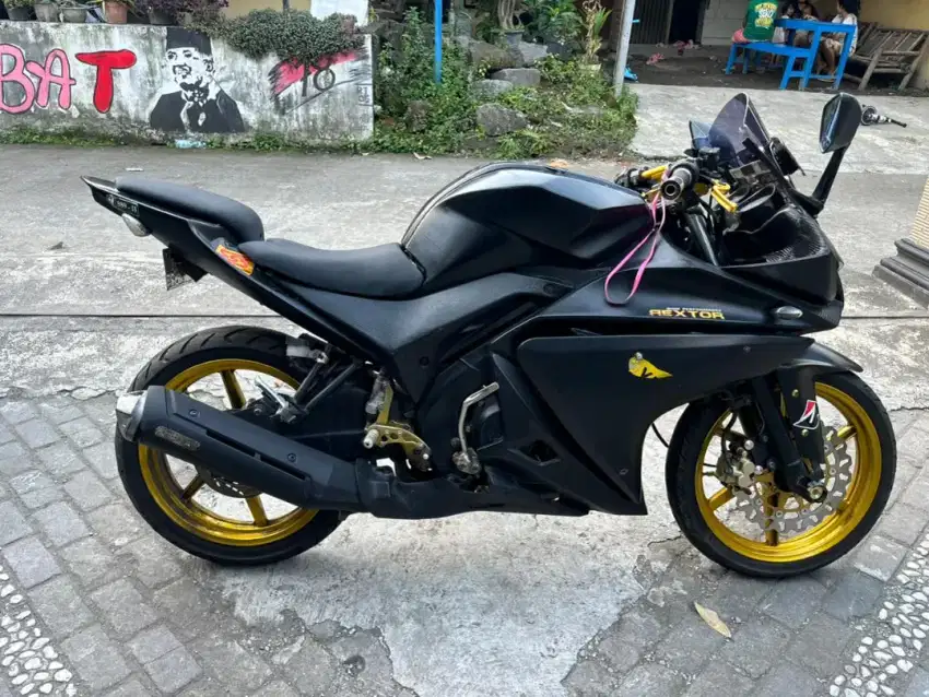 Yamaha R15 basic Vixion thn 2010 plat S Lamongan