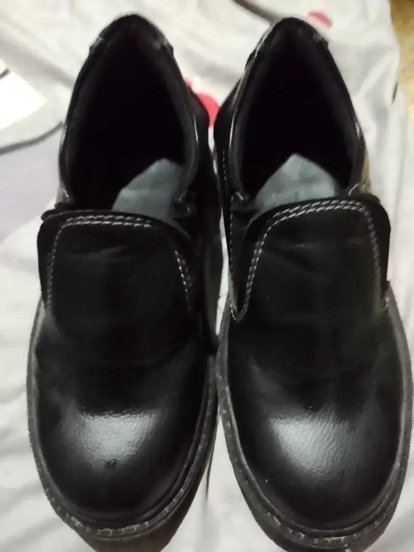 Sepatu safetyyy