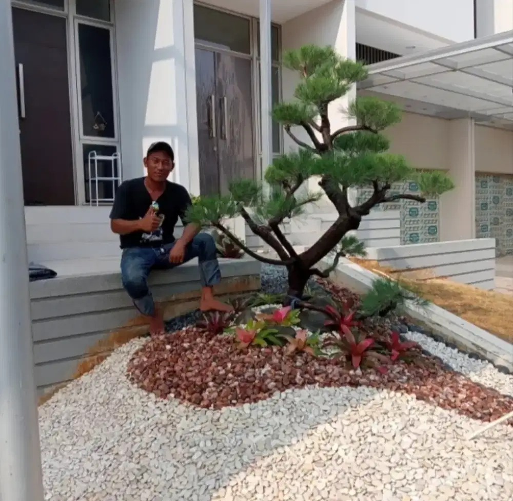 Mnerima jasa bikinan taman rumput bunga redy