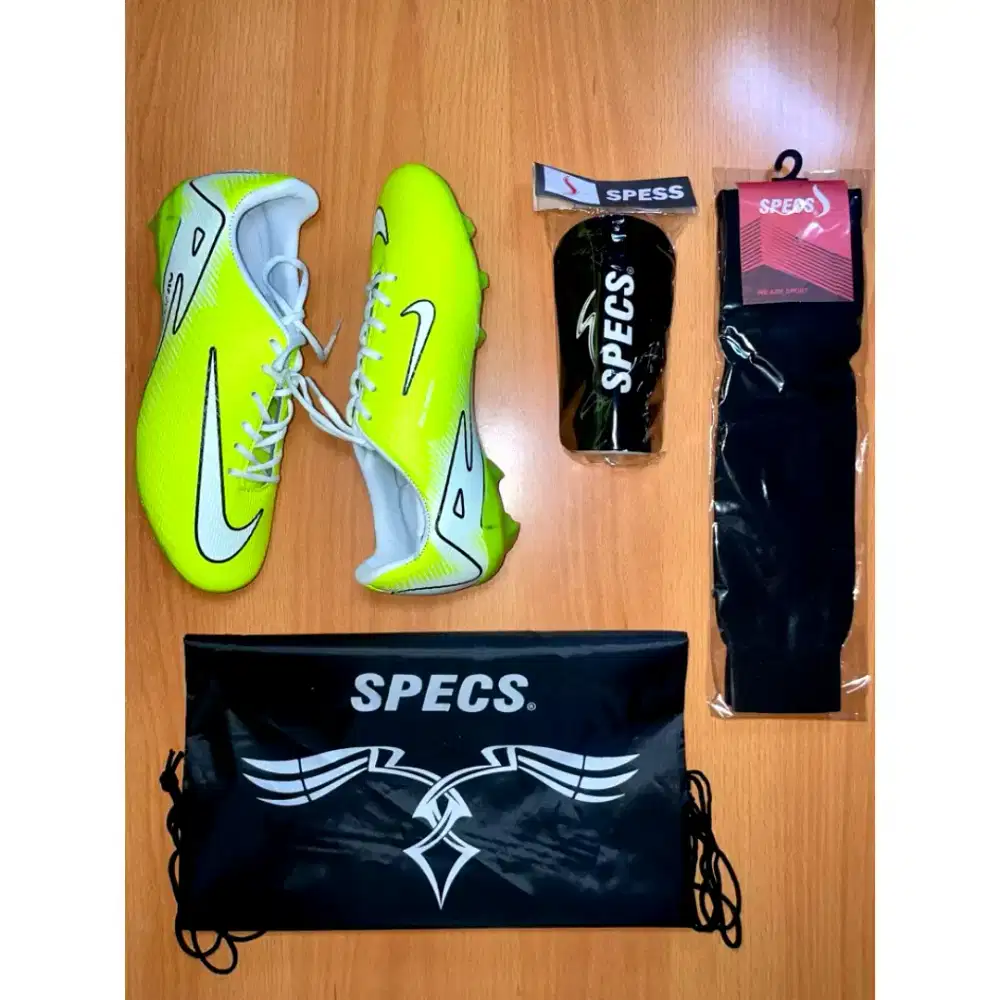 Paket komplit sepatu bola kaos kaki deker dan tas