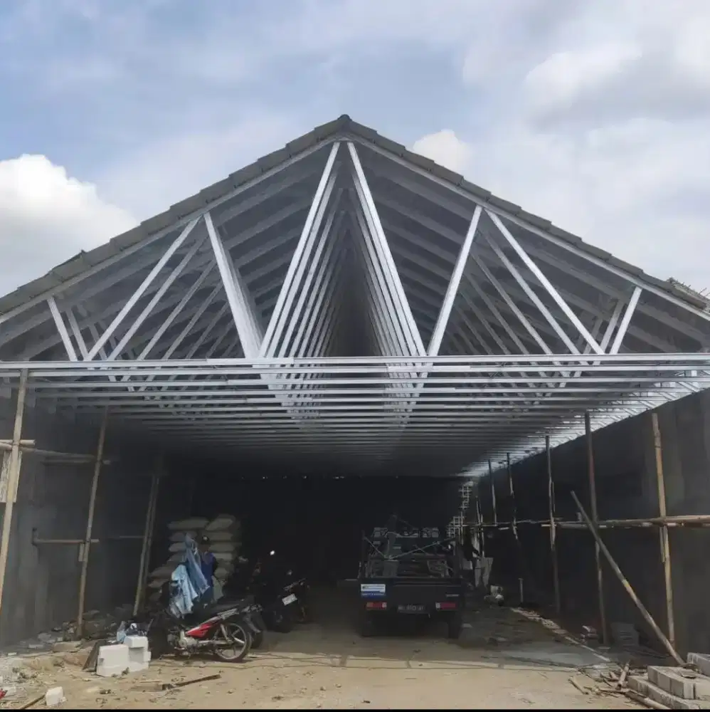 Pembuatan gudang dari baja ringan