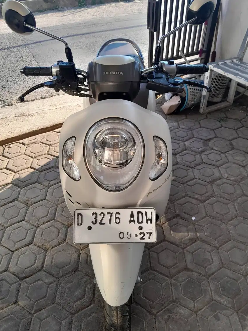 Scoopy putih keyles