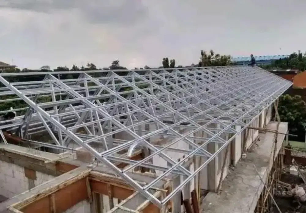 Ganti atap lama Baja ringan