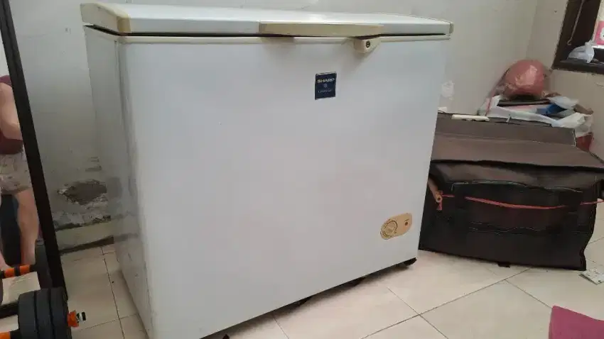SHARP FREEZER BOX