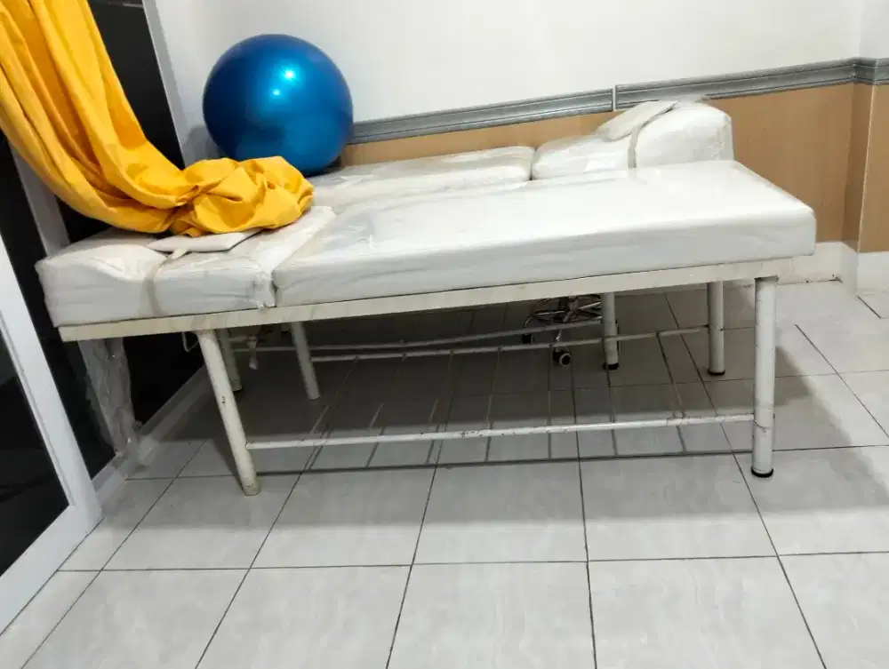 Bed / ranjang klinik