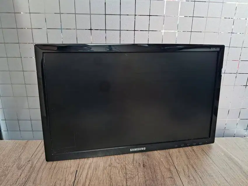 Monitor Samsung 19inch tanpa kaki