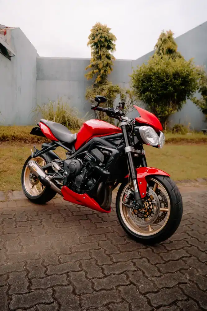 Triumph Street Triple 675 2012 FP red