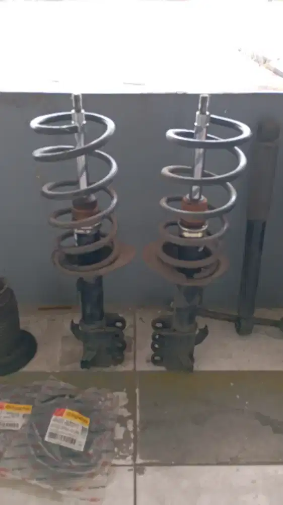 Shock breaker depan Avanza