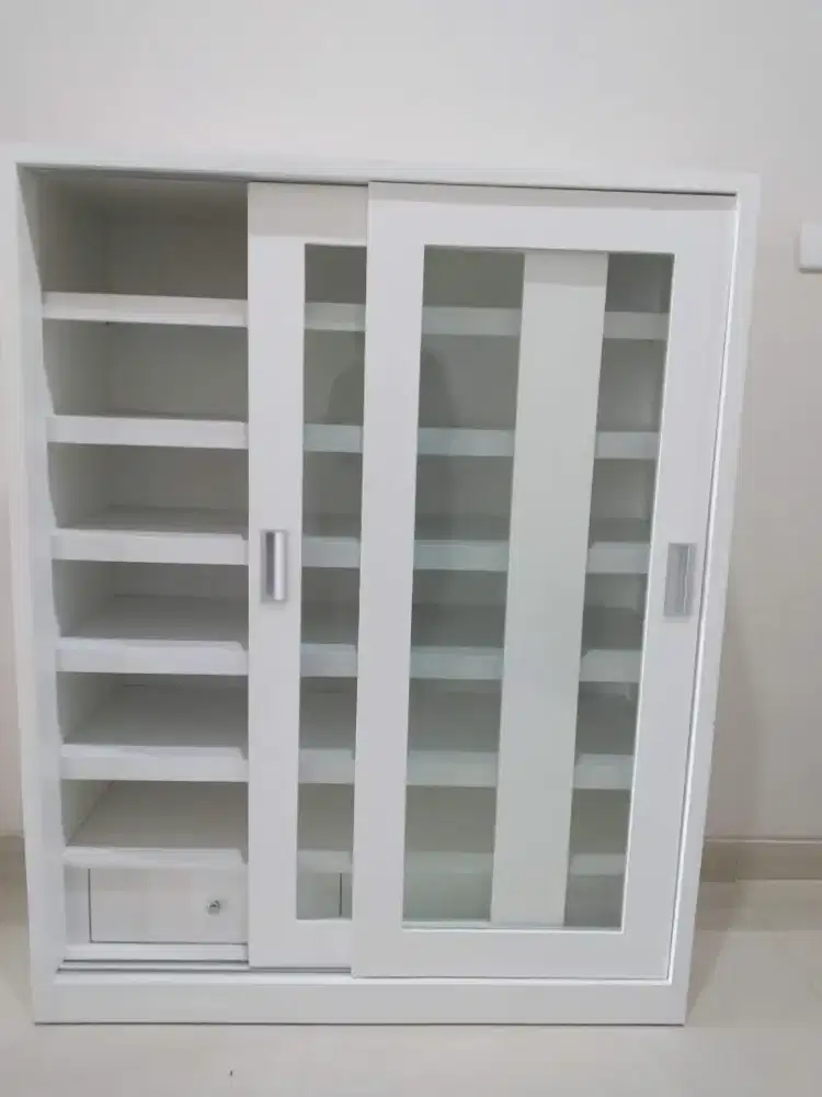 Lemari sepatu buffet display