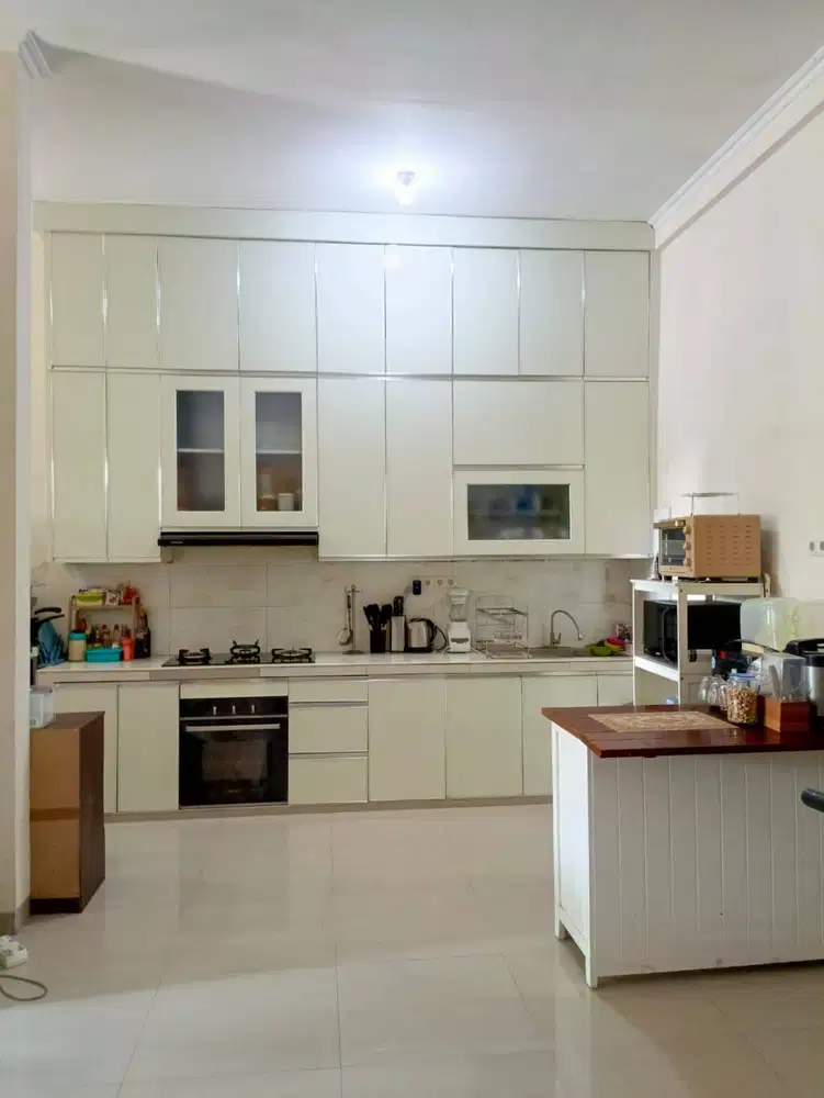 Disewakan Rumah Full Furnished Tengah Kota Sidoarjo