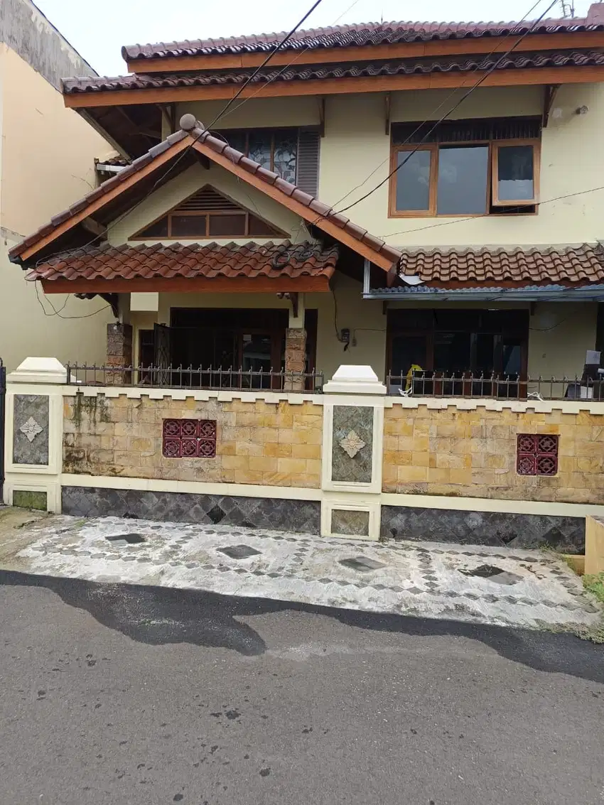 DI JUAL RUMAH BAGUS KLASIK, DI PAMULANG PERMAI 1, LUAS 192M2