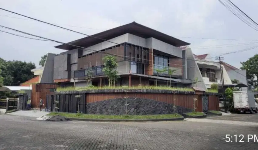 Dijual rumah mewah tropical house with waterfall