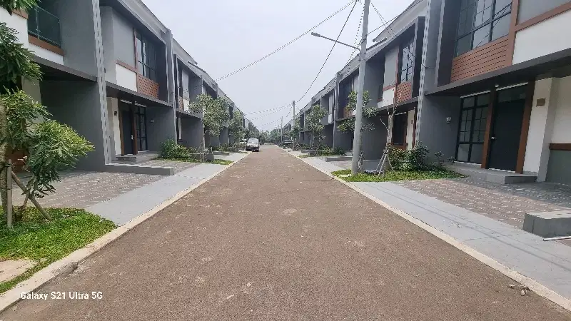 rumah 2 lantai tanahnya besa harga terjangkau