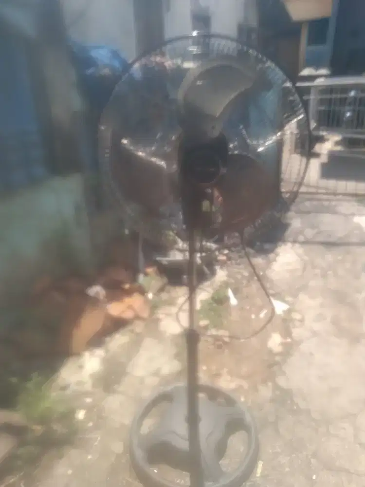 Kipas angin tornado maspion 18berdiri