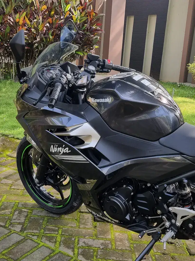 Kawasaki New Ninja 250 FI 2 Cylinder Thn 2022 Odo 600 Perak Koko Motor