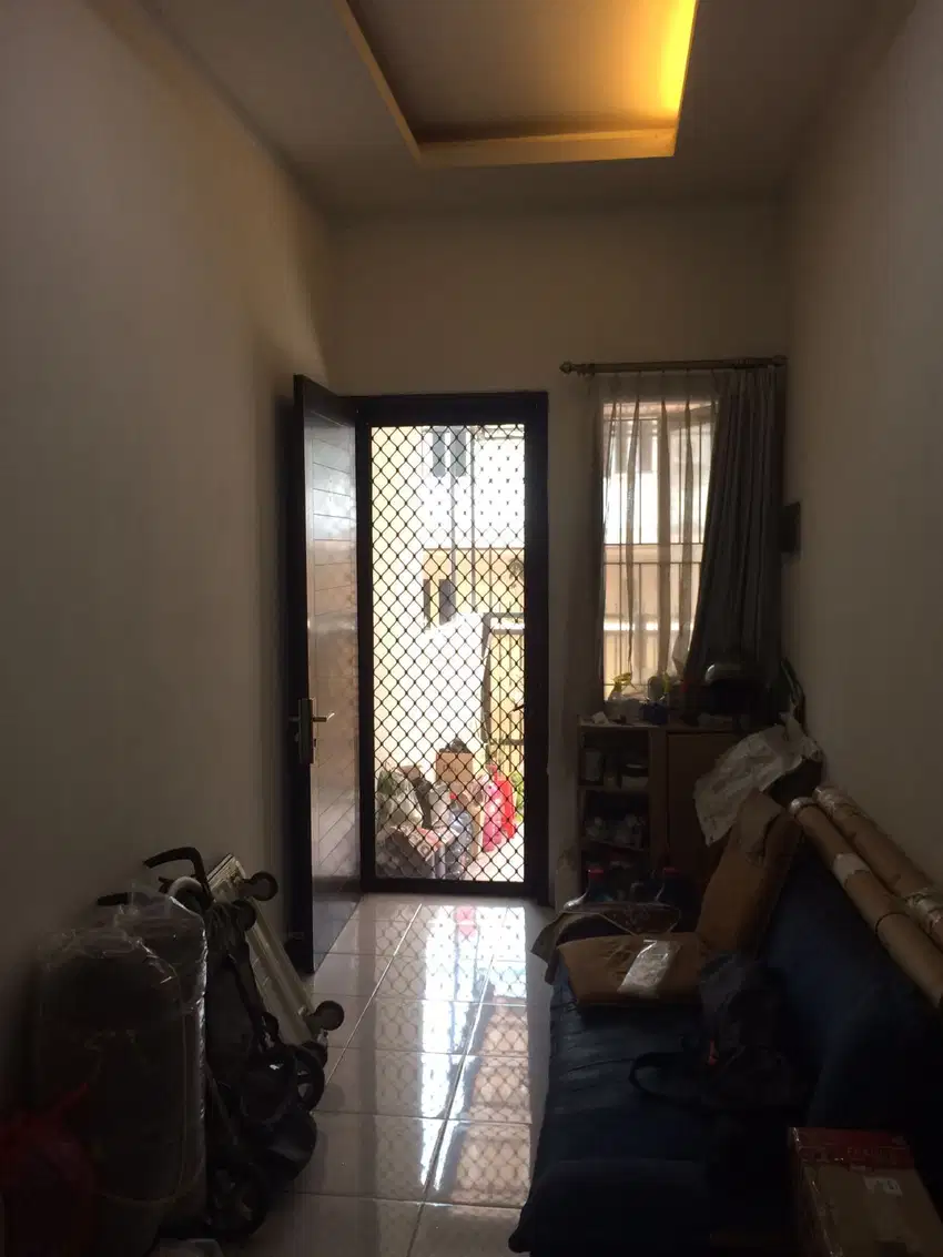 Jual Cepat Rumah Minimalis Tinggi Dari Jalan di Kelapa Molek