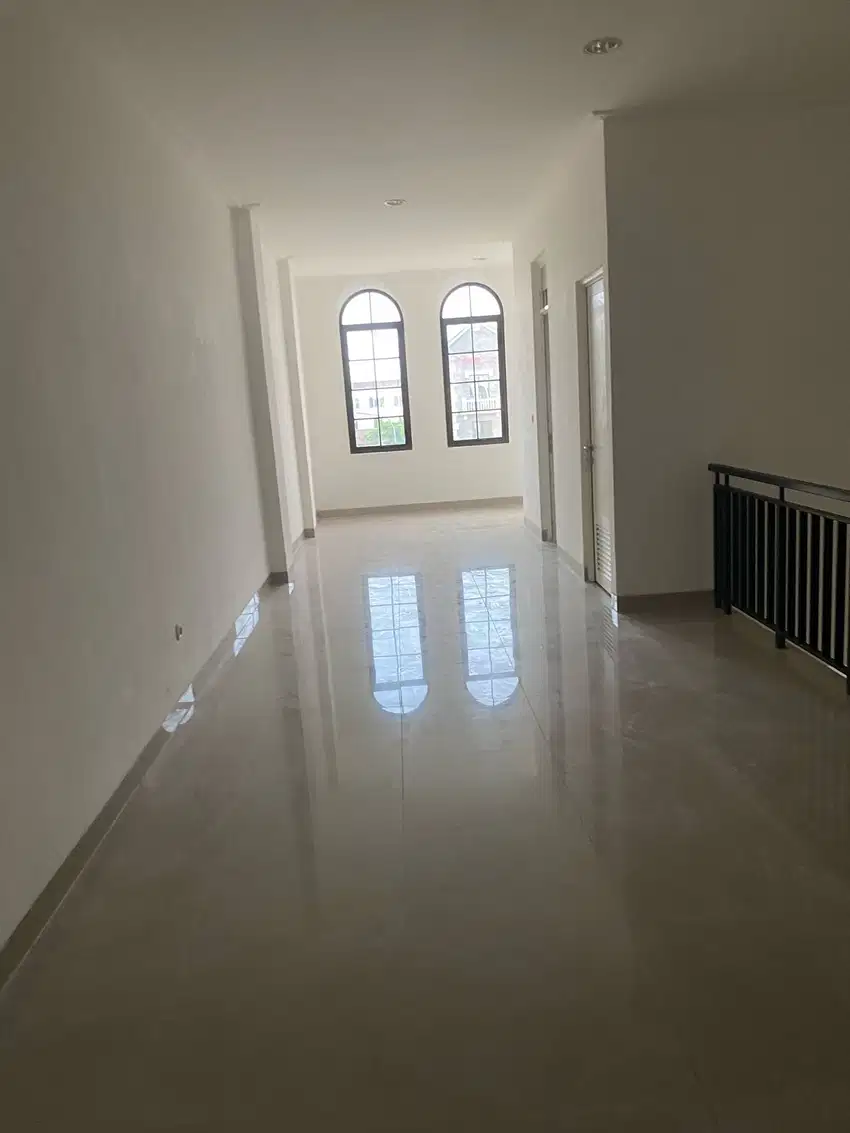 Disewa ruko 3 lantai dikawasan pik 2