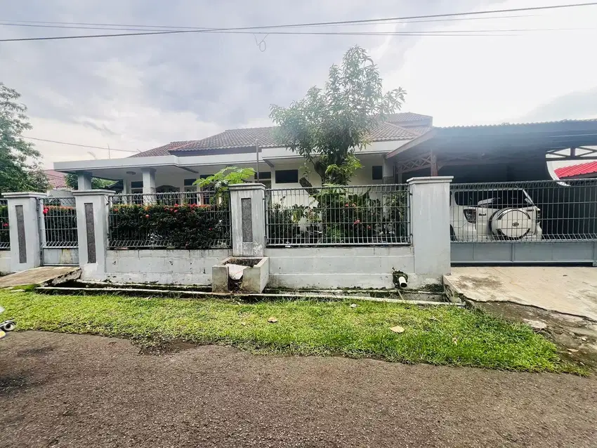 Rumah Hoek di Cimanggu Permai Dekat Stasiun Dekat Tol