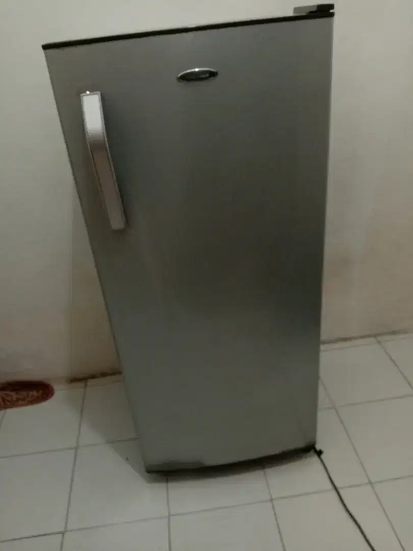 kulkas 1 pintu Polytron