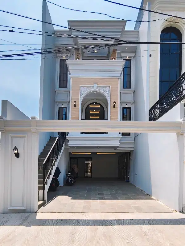 RUMAH MEWAH DALAM KOMPLEK SIAP HUNI DI M KAHFI 1 JAKARTA SELATAN