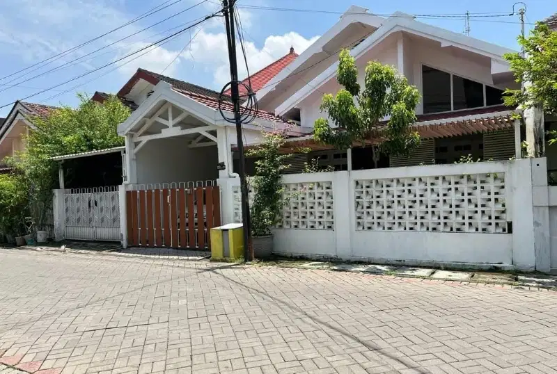 Dijual Rumah Cantik Semi FurnishedKomplek Perumnas, Gayungan
