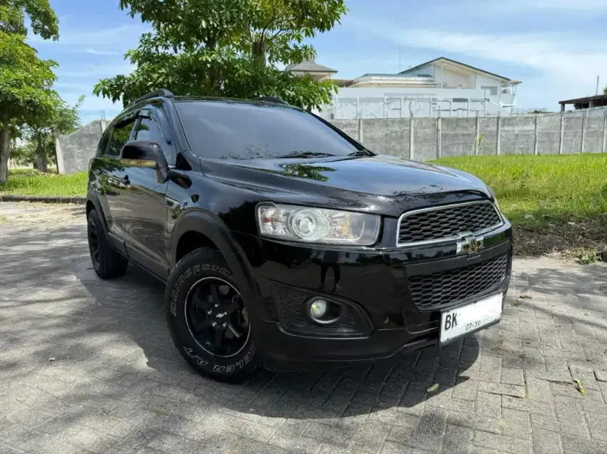 Captiva 2013 diesel warna hitam.