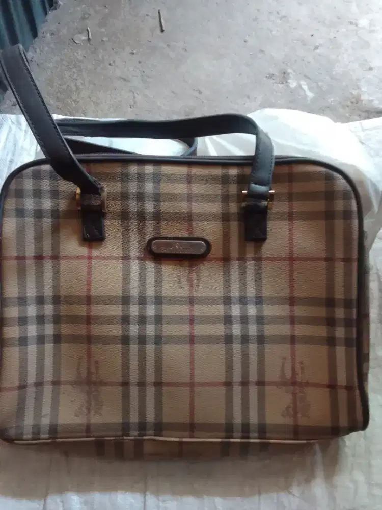 Tas merek Polo santa roberta