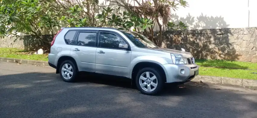 Mobil Nissan X-Trail AT 2.5 th 2008
