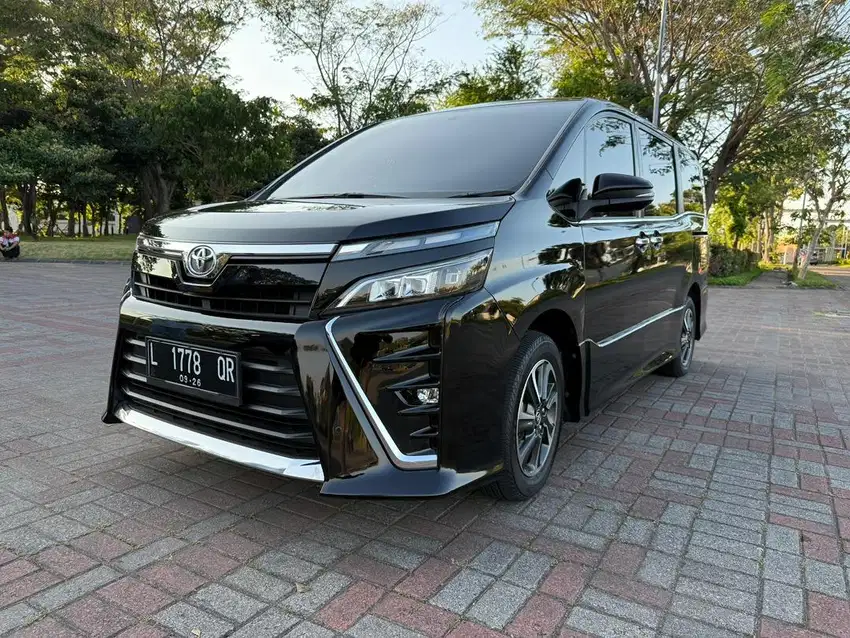 TOYOTA VOXY 2.0 MATIC 2021 - SUNROOF,DP MINIM