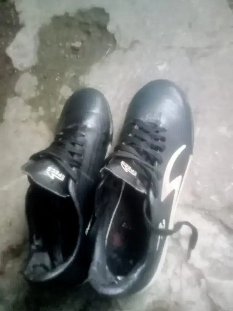 Jual Bu spatu futsal SPECS butuh cepat