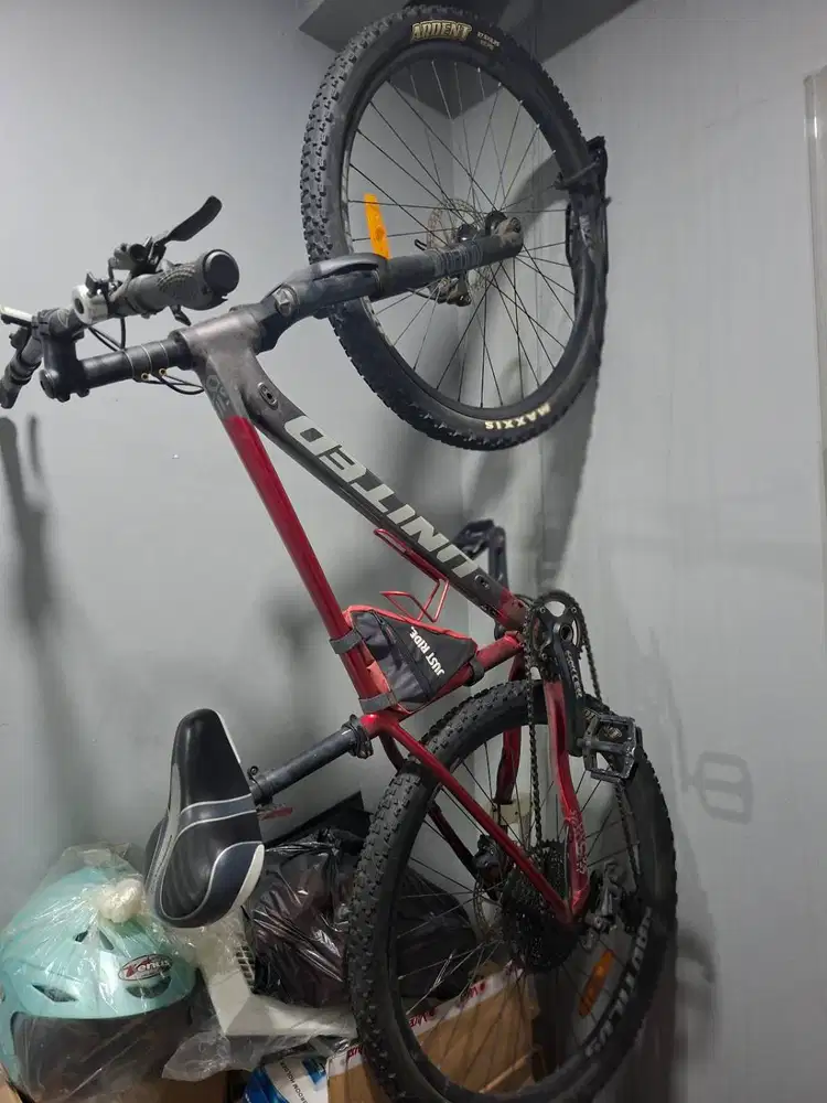 United Clovis 5.10 Air Suspension MTB - Bonus Helm, Pompa, Pouch!